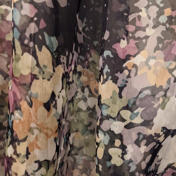 Pretty Sheer Floral Top - Picture 4 of 4